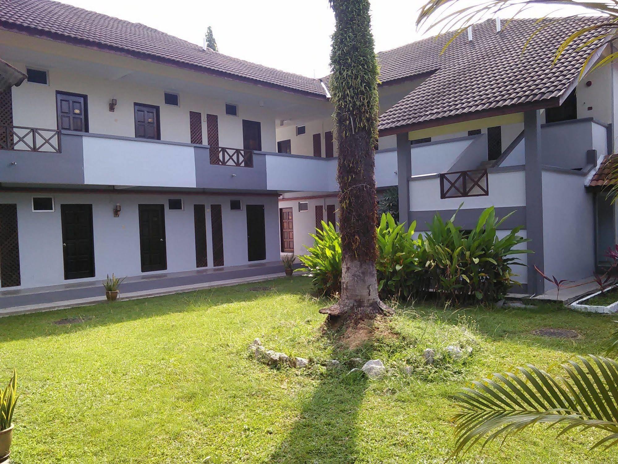Oyo 44020 Kejora Garden Resort كامبونغ باسير بوغاك المظهر الخارجي الصورة